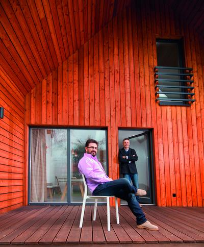Вместе с Якубом Щесным, архитектором и художником, они встретились в 2012 году во время строительства спроектированного им Дома между деревьями в Подковой Лесне